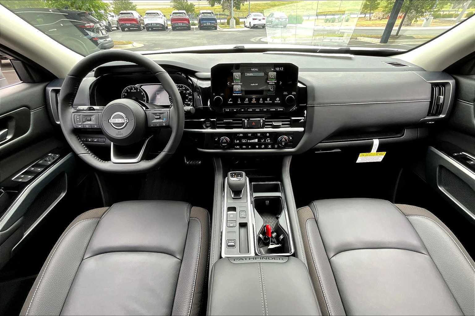 2025 Nissan Pathfinder SL photo 5