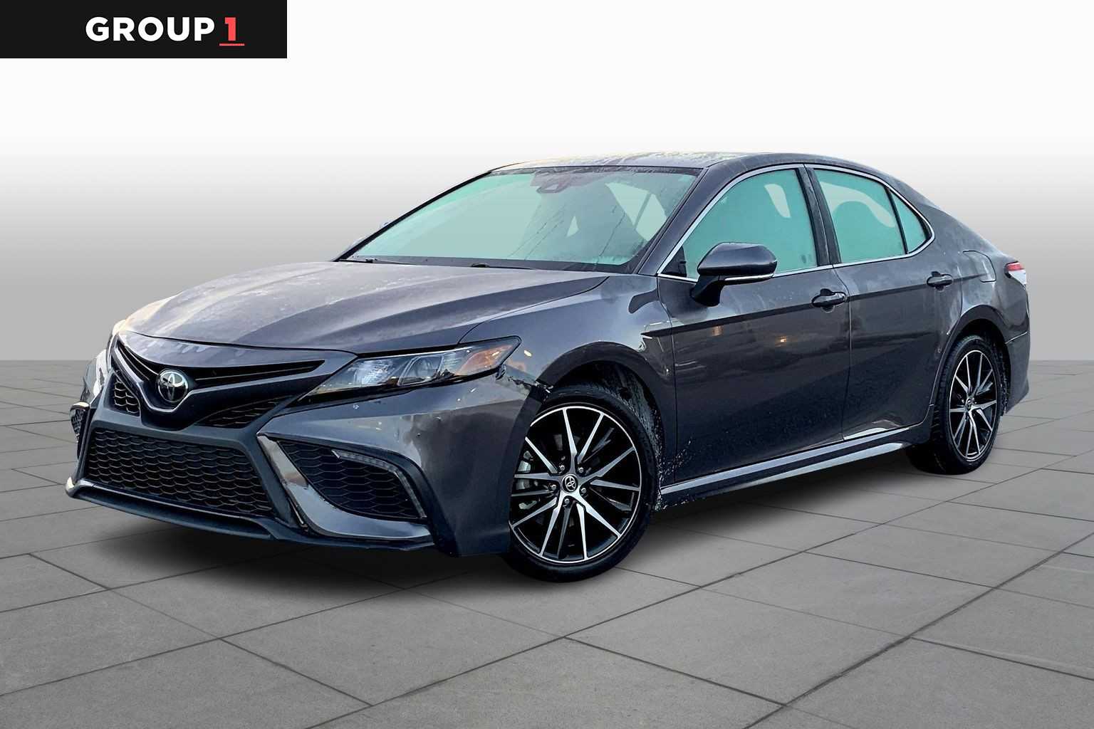 2023 Toyota Camry SE's photo