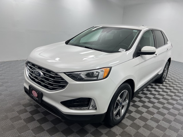 2022 Ford Edge SEL photo 2