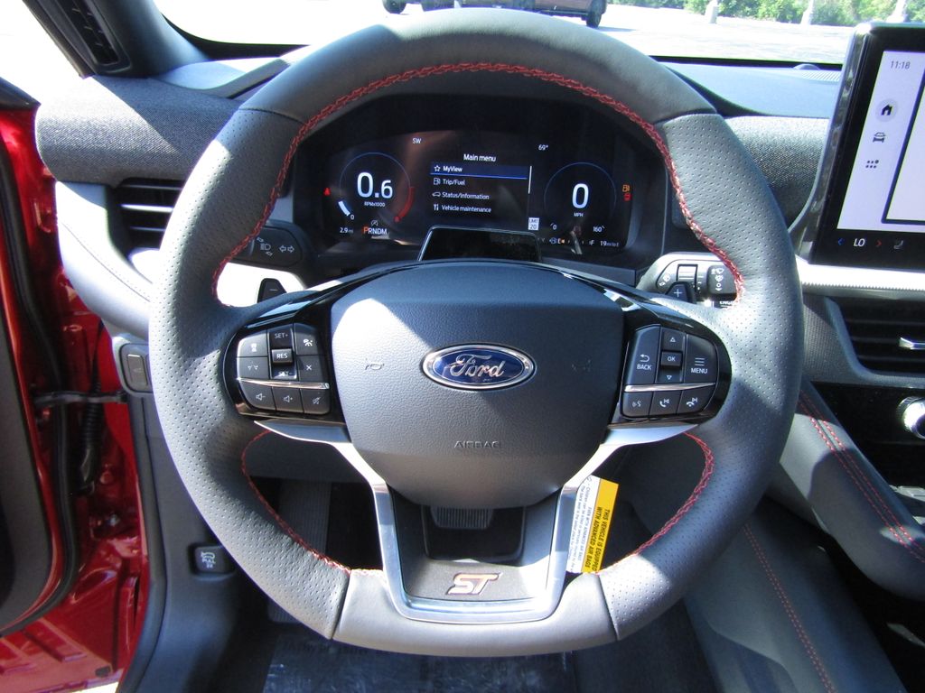 2025 Ford Explorer ST photo 13