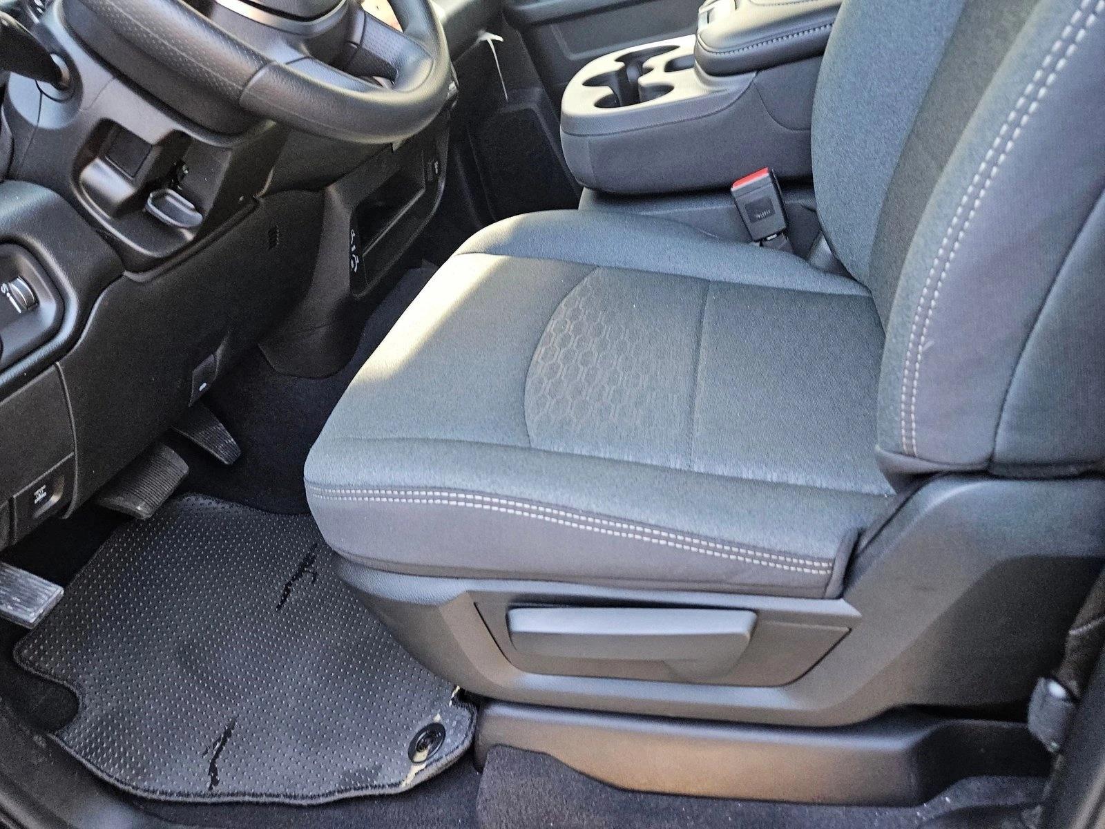 2025 Ram 2500 Tradesman photo 4