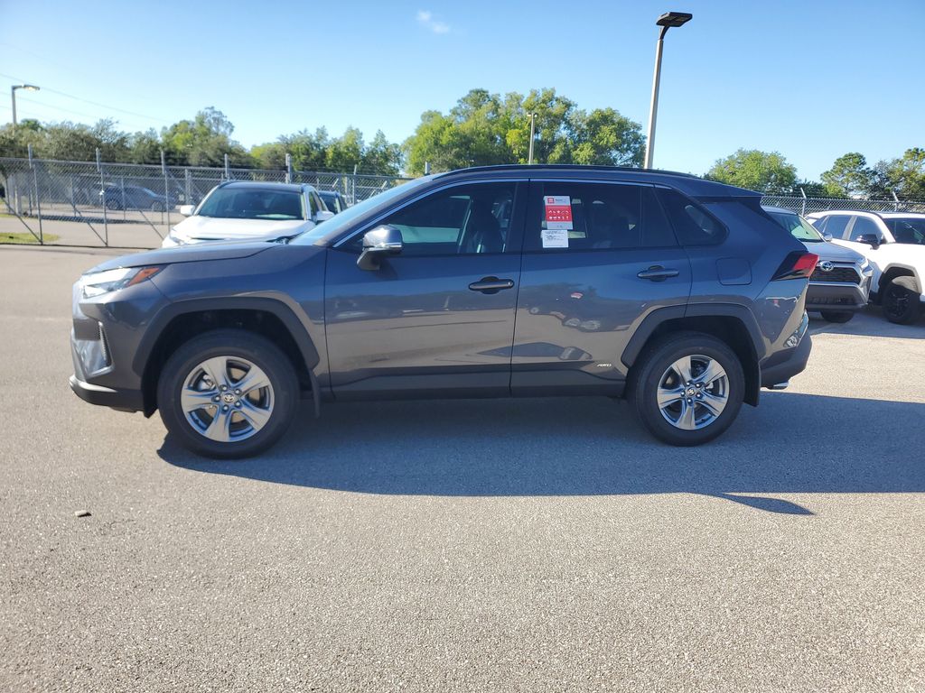 2025 Toyota RAV4 Hybrid XLE photo 8