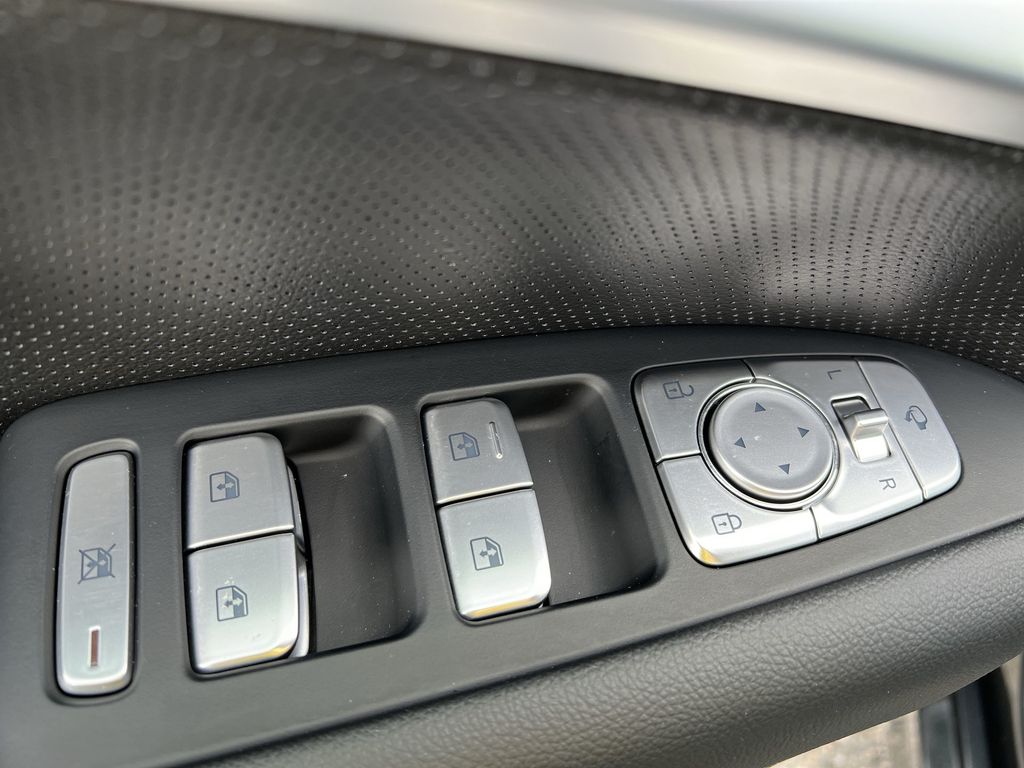 2023 Genesis G70 3.3T photo 13
