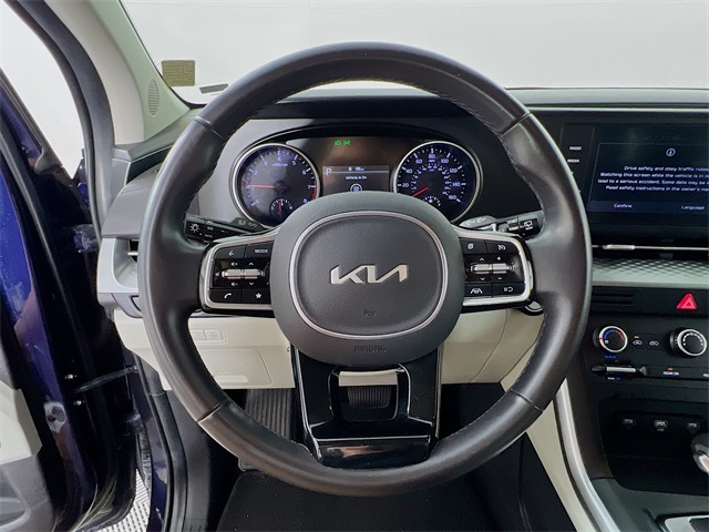 2024 Kia Carnival LX photo 11