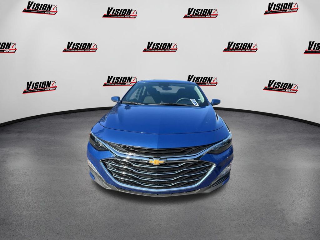 2023 Chevrolet Malibu 1LT photo 2
