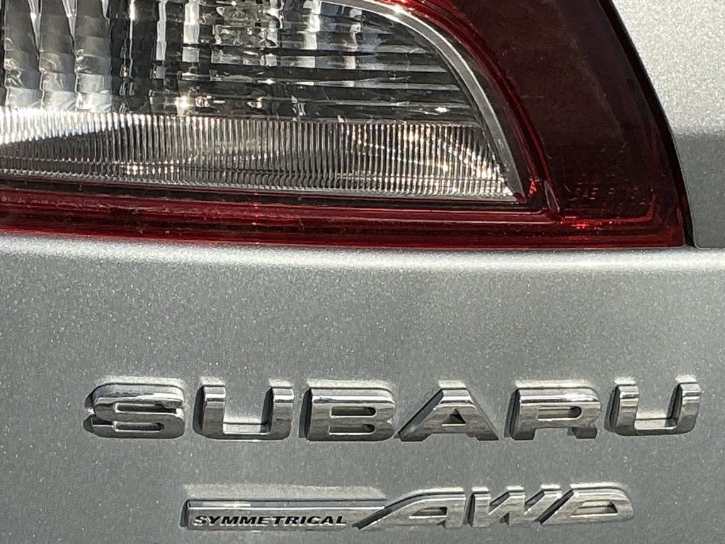 2017 Subaru Outback 2.5i Limited photo 3