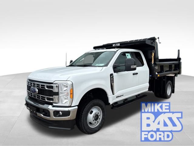 2023 Ford F-350 Super Duty Chassis Cab XL's photo