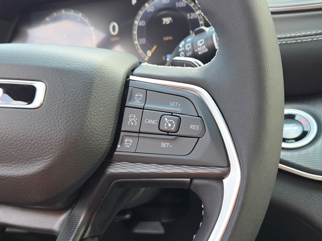 2025 Jeep Grand Cherokee Laredo photo 30