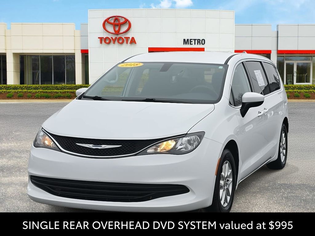 2018 Chrysler Pacifica LX's photo