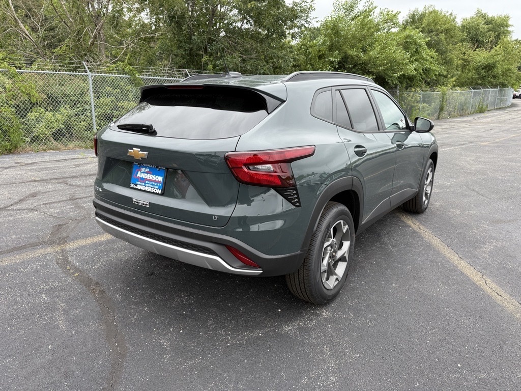 2025 Chevrolet Trax LT photo 3