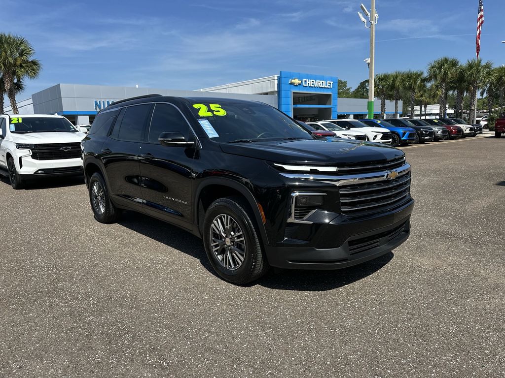 2025 Chevrolet Traverse photo 10