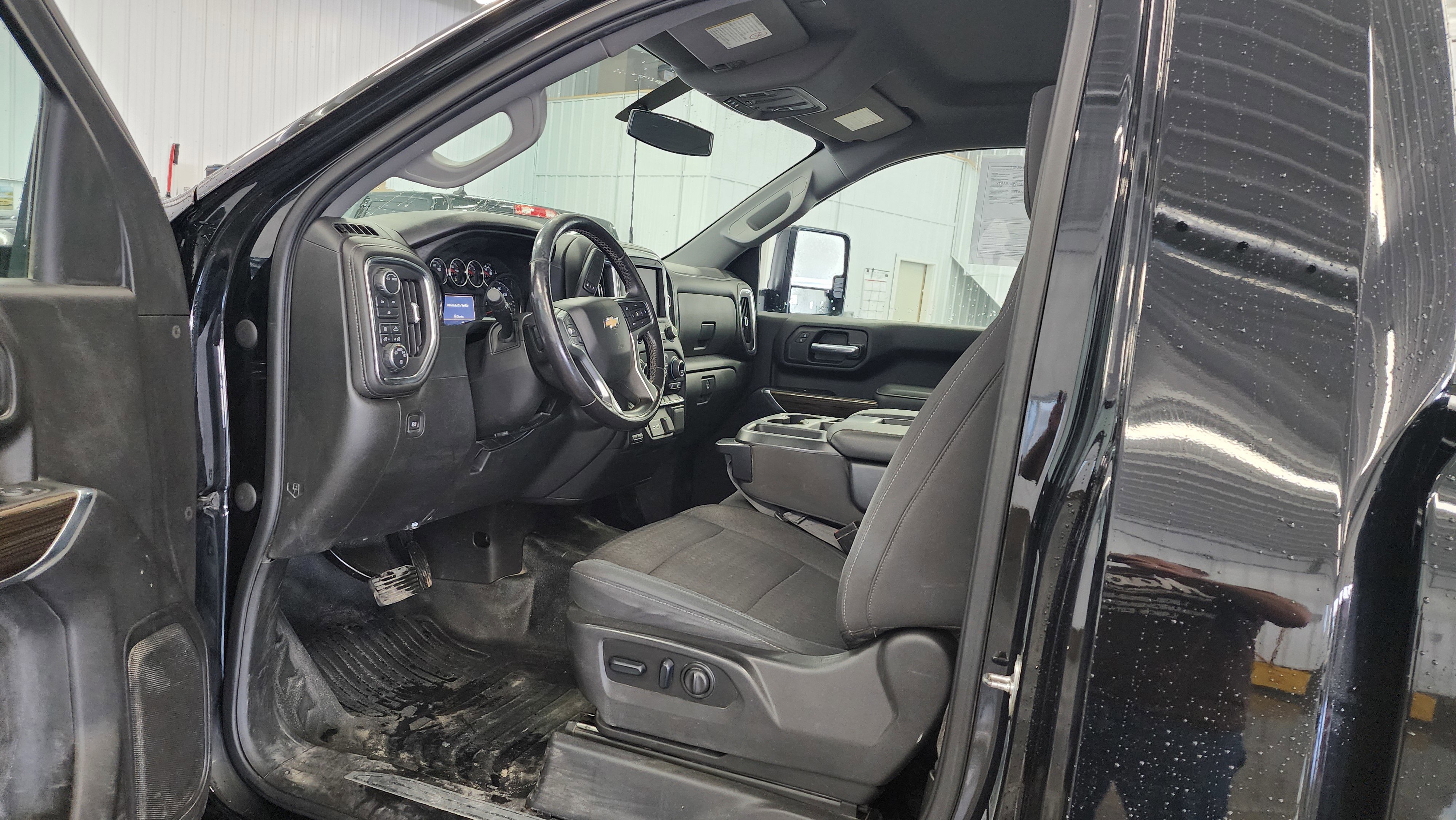 2022 Chevrolet Silverado 3500HD LT photo 2