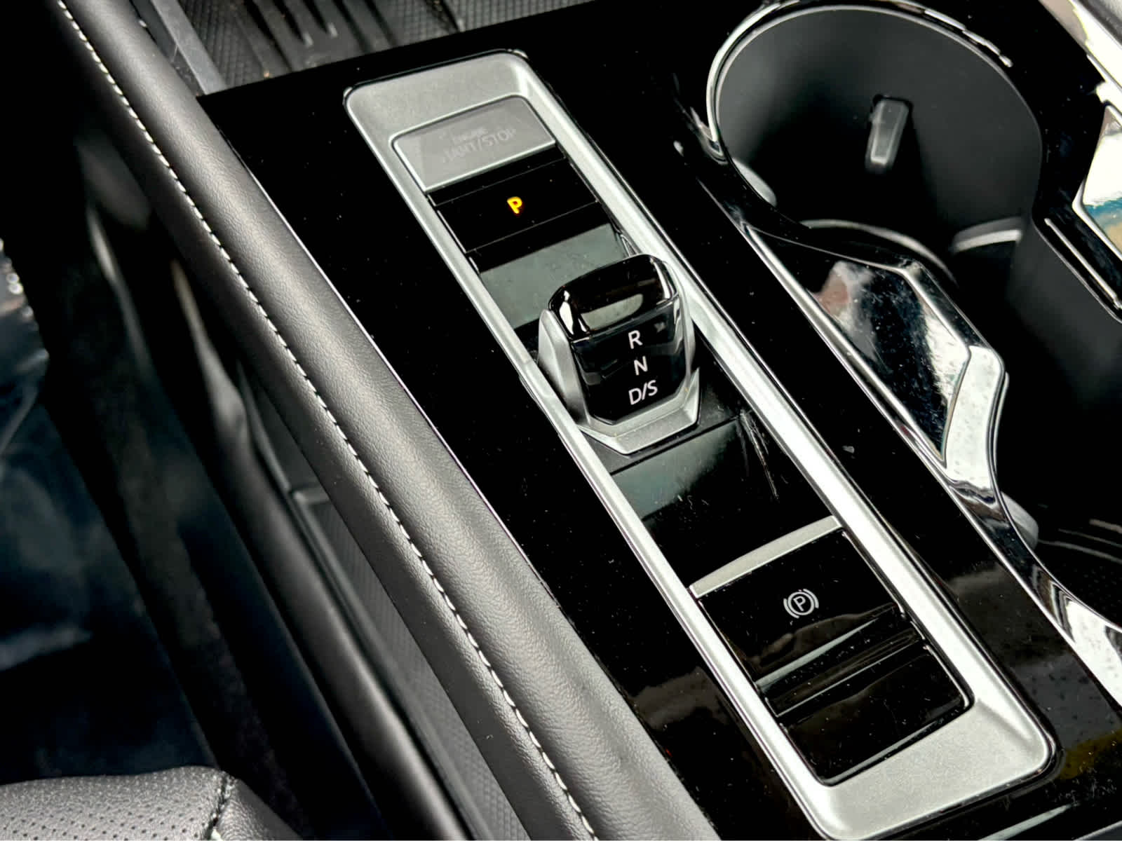 2025 Volkswagen Atlas SE Technology photo 17