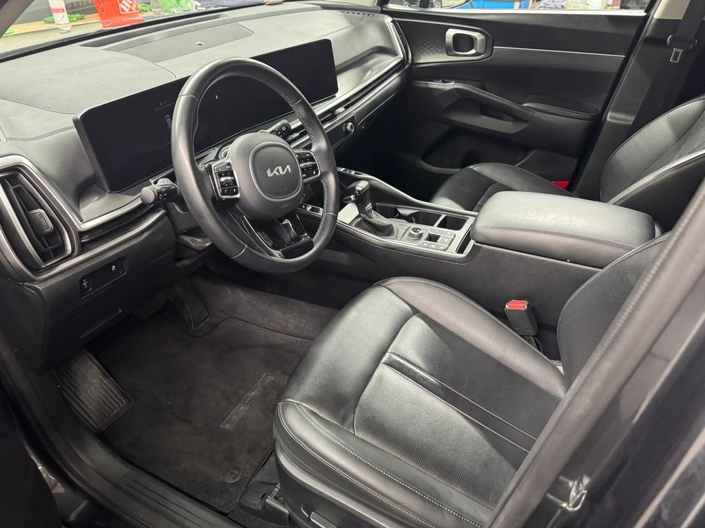 2024 Kia Sorento S photo 13