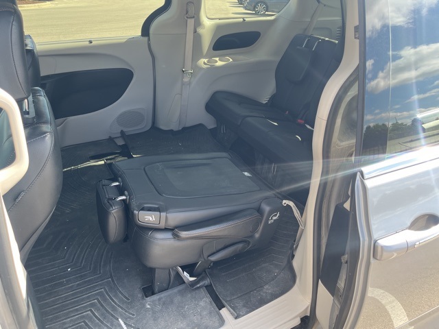 2020 Chrysler Pacifica Touring L photo 11
