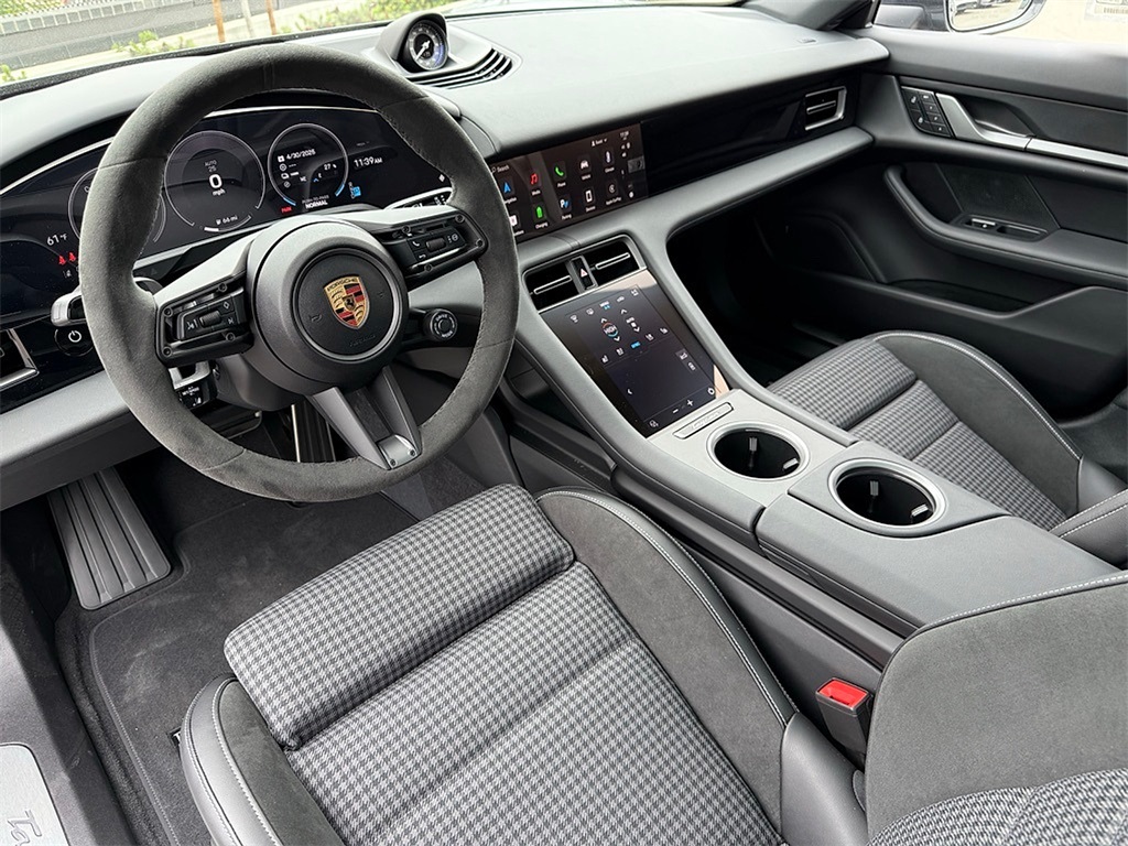 2025 Porsche Taycan 4S photo 4