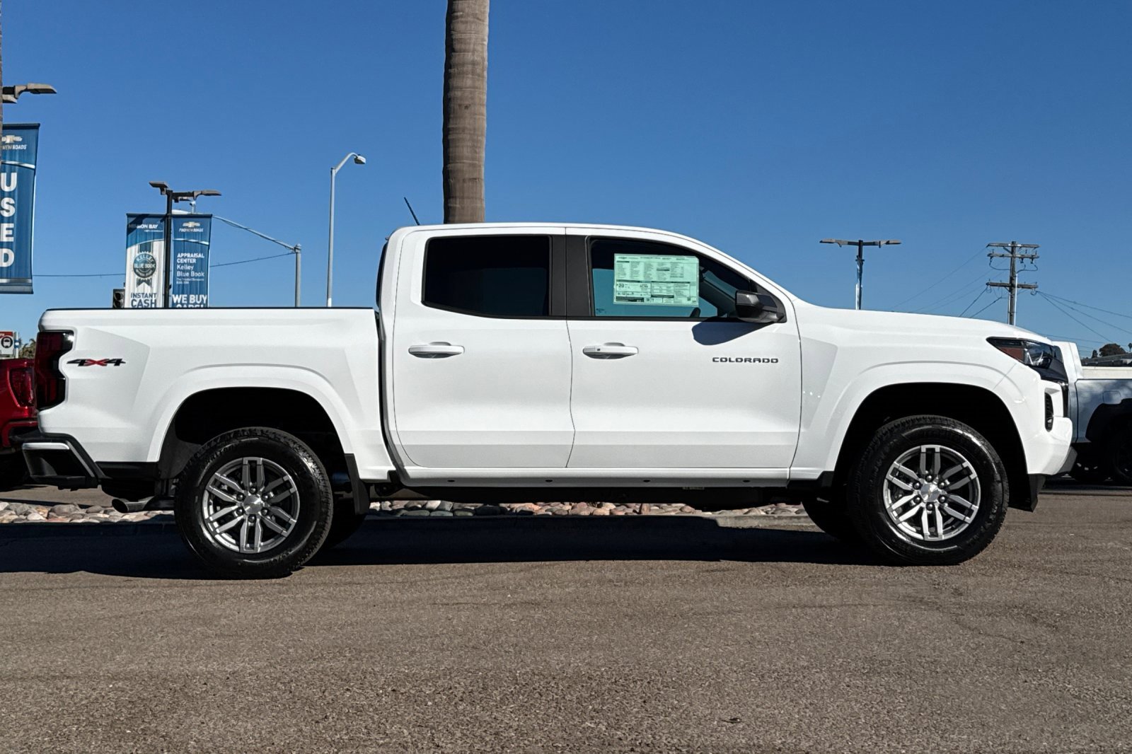 2024 Chevrolet Colorado LT photo 3