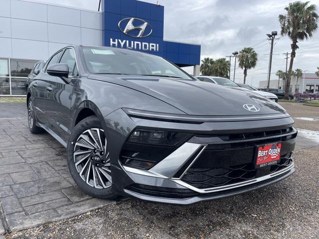 2025 Hyundai Sonata Hybrid SEL's photo