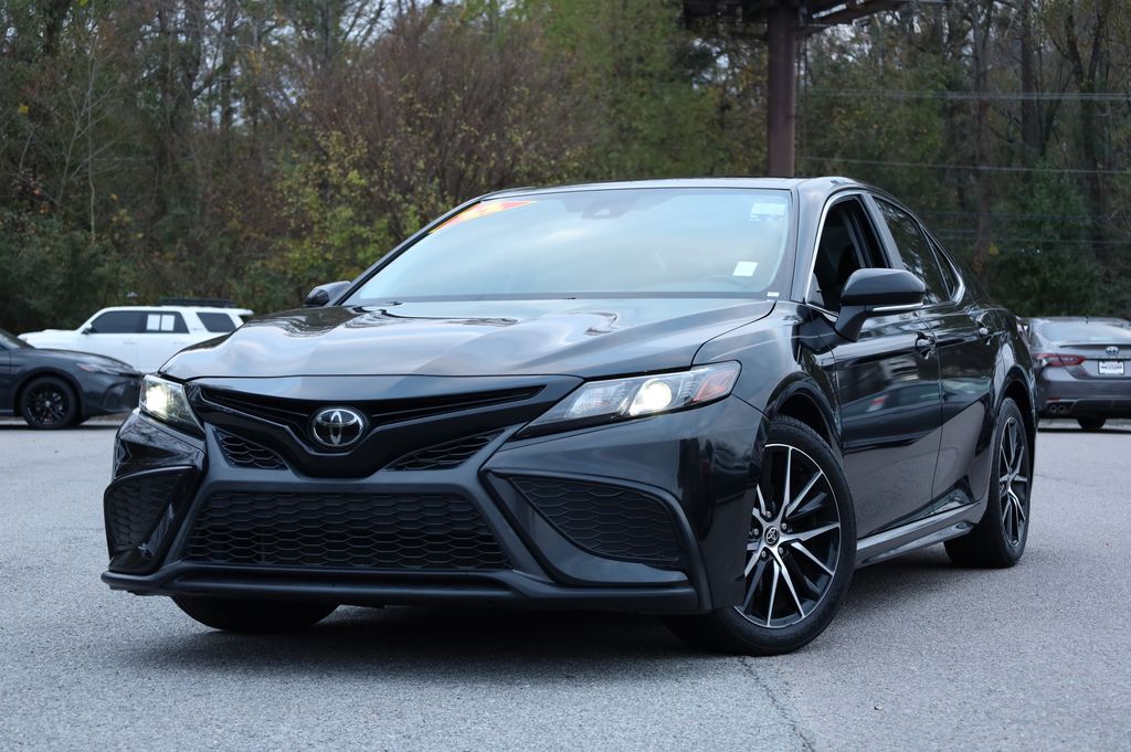 2022 Toyota Camry SE's photo