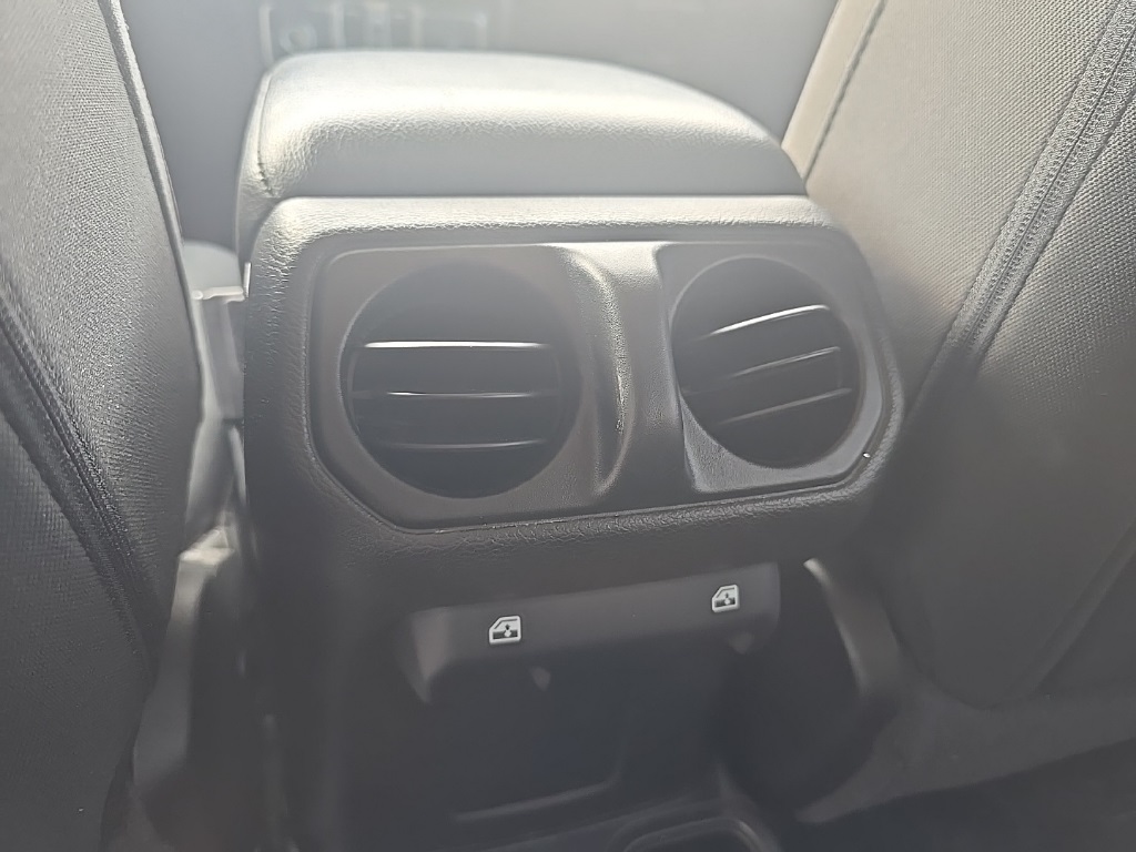2021 Jeep Wrangler Unlimited Willys photo 17
