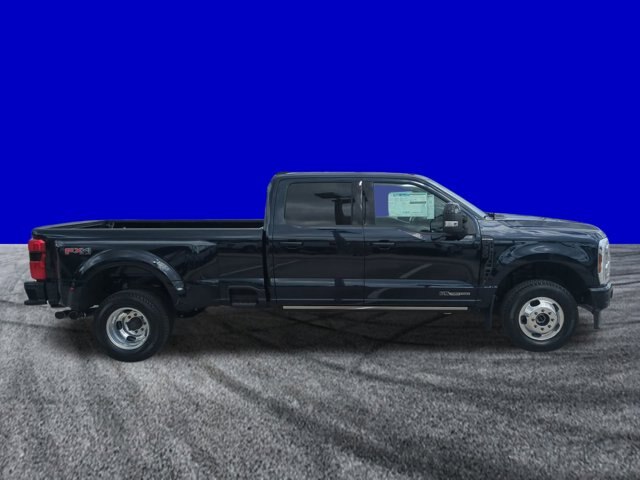 2025 Ford F-350 Platinum photo 3