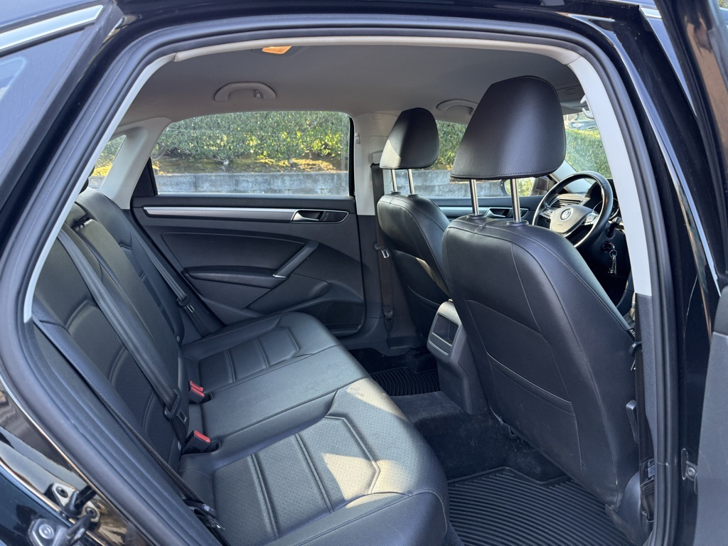 2016 Volkswagen Passat R-Line photo 20