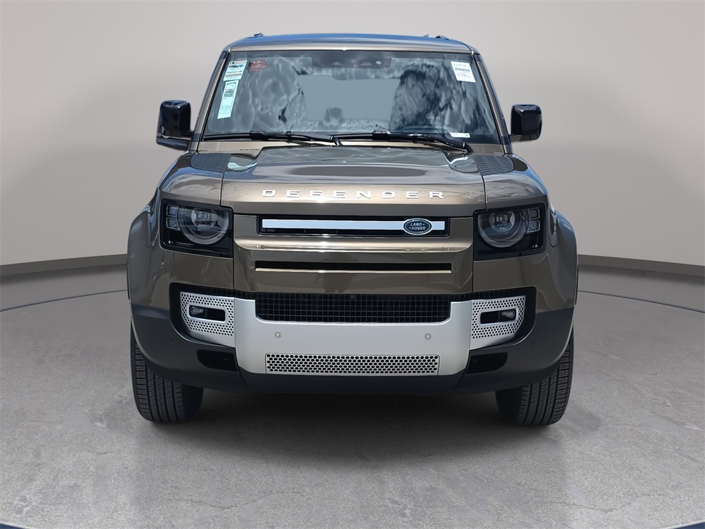 2025 Land Rover Defender 130 S photo 2