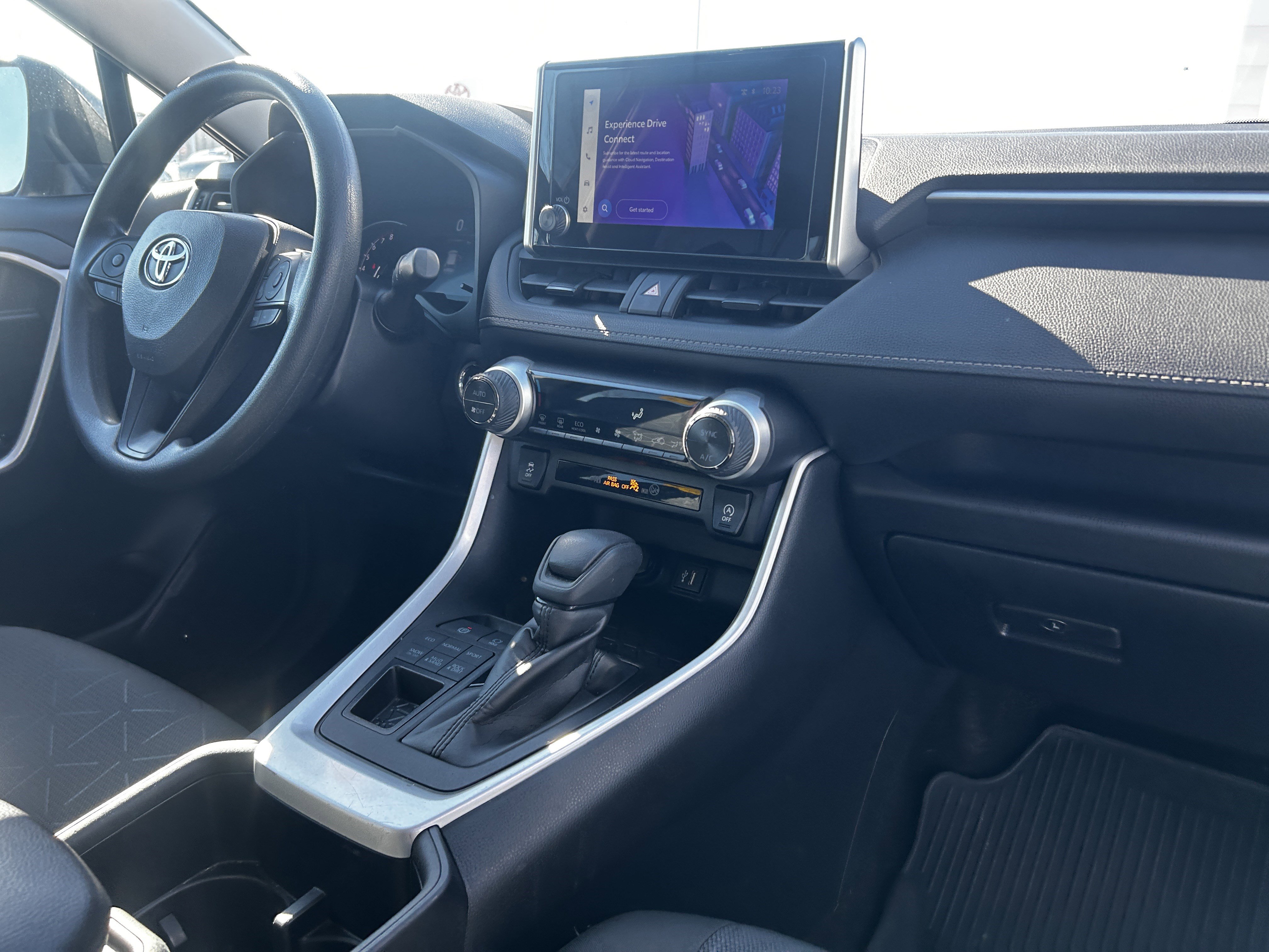 2024 Toyota RAV4 XLE photo 2