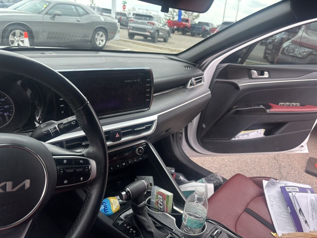 2024 Kia K5 GT-Line photo 2