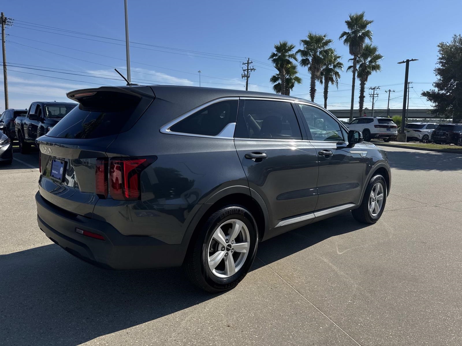 2023 Kia Sorento LX photo 5