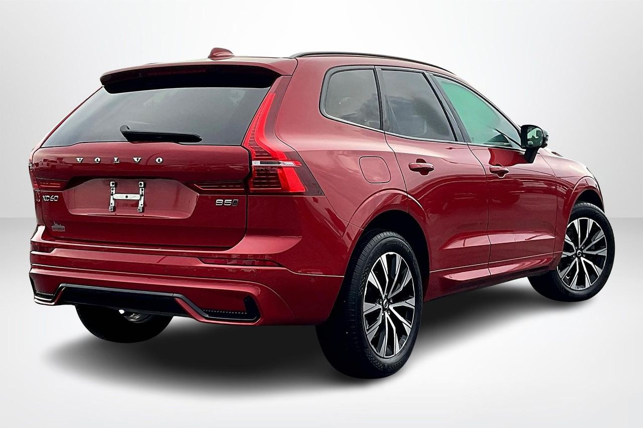 2023 Volvo XC60 B5 Plus photo 5