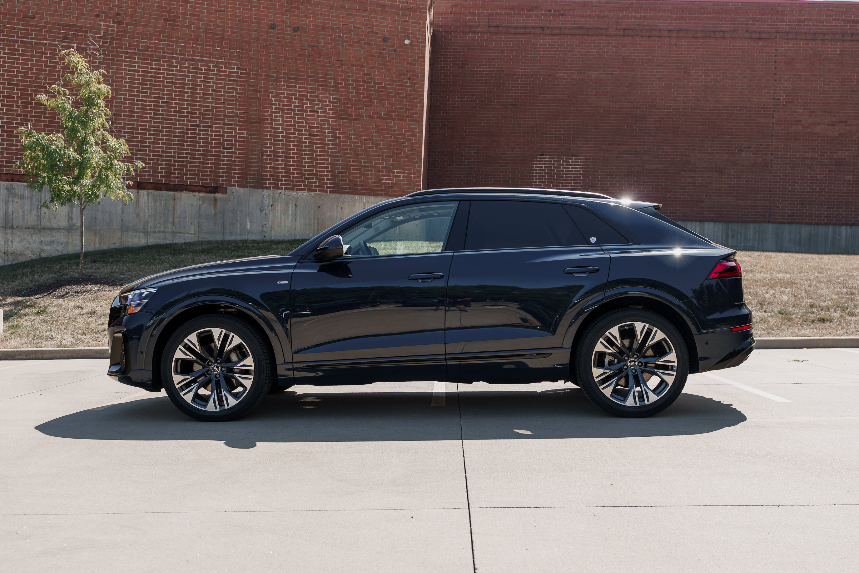 2025 Audi Q8 55 Premium Plus photo 4