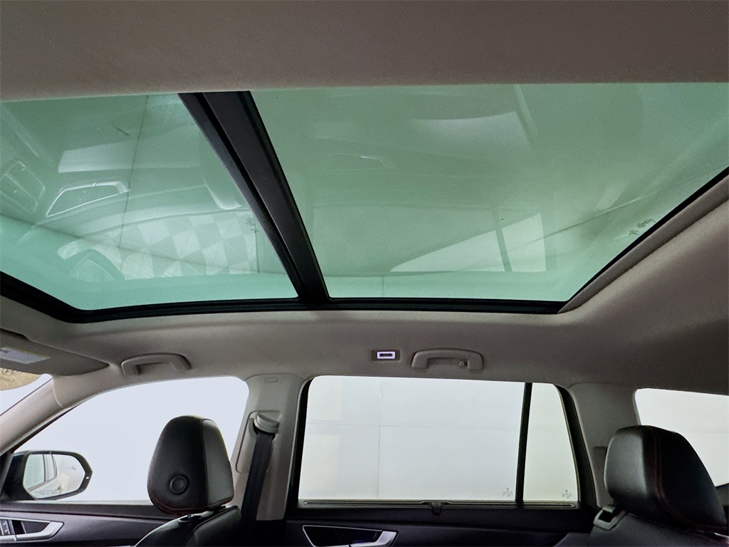 2024 Volkswagen Atlas Peak Edition SEL photo 18