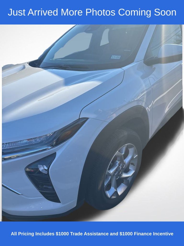 2024 Chevrolet Trax LS's photo