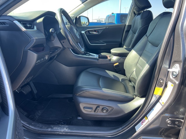 2019 Toyota RAV4 Limited photo 3