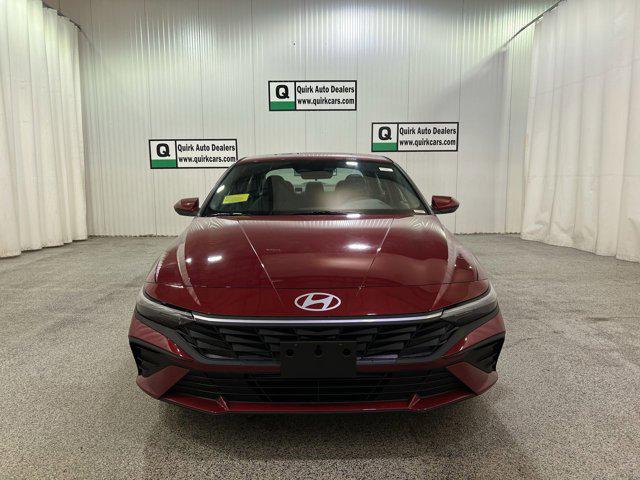 2025 Hyundai Elantra SE photo 2