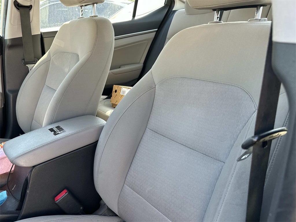 2017 Hyundai Elantra SE photo 3