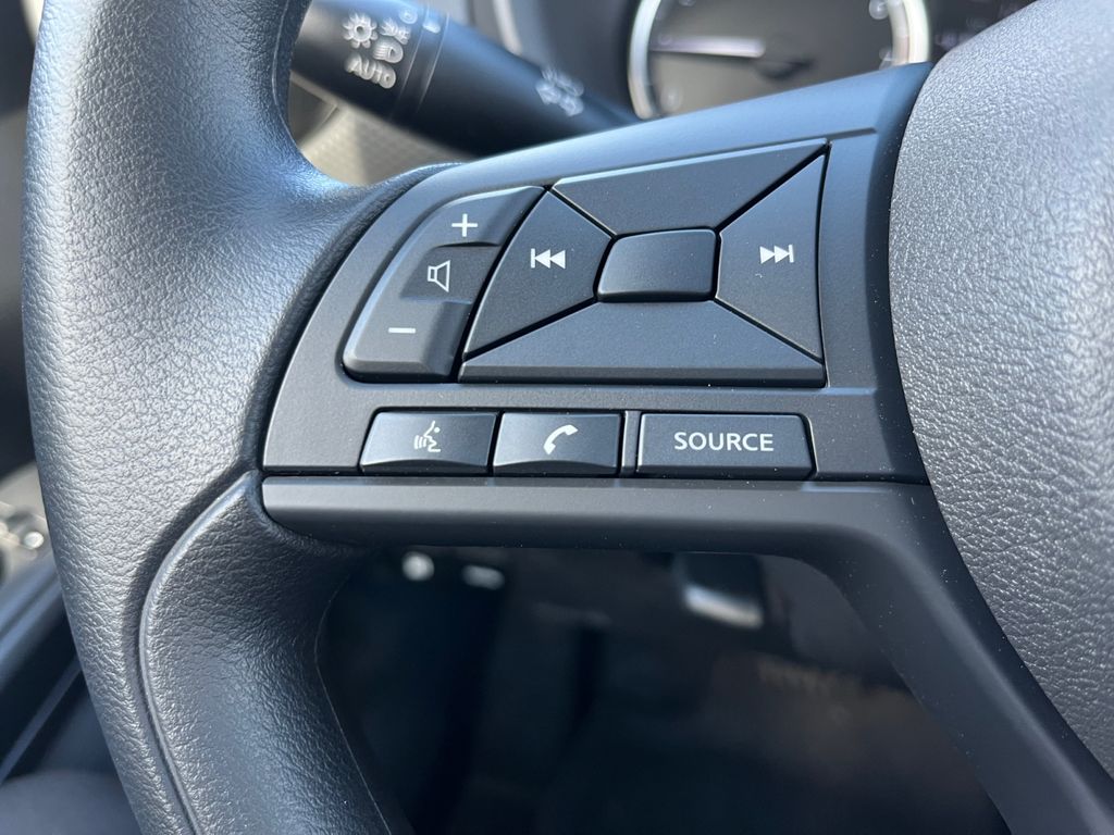 2025 Nissan Kicks Play S photo 9