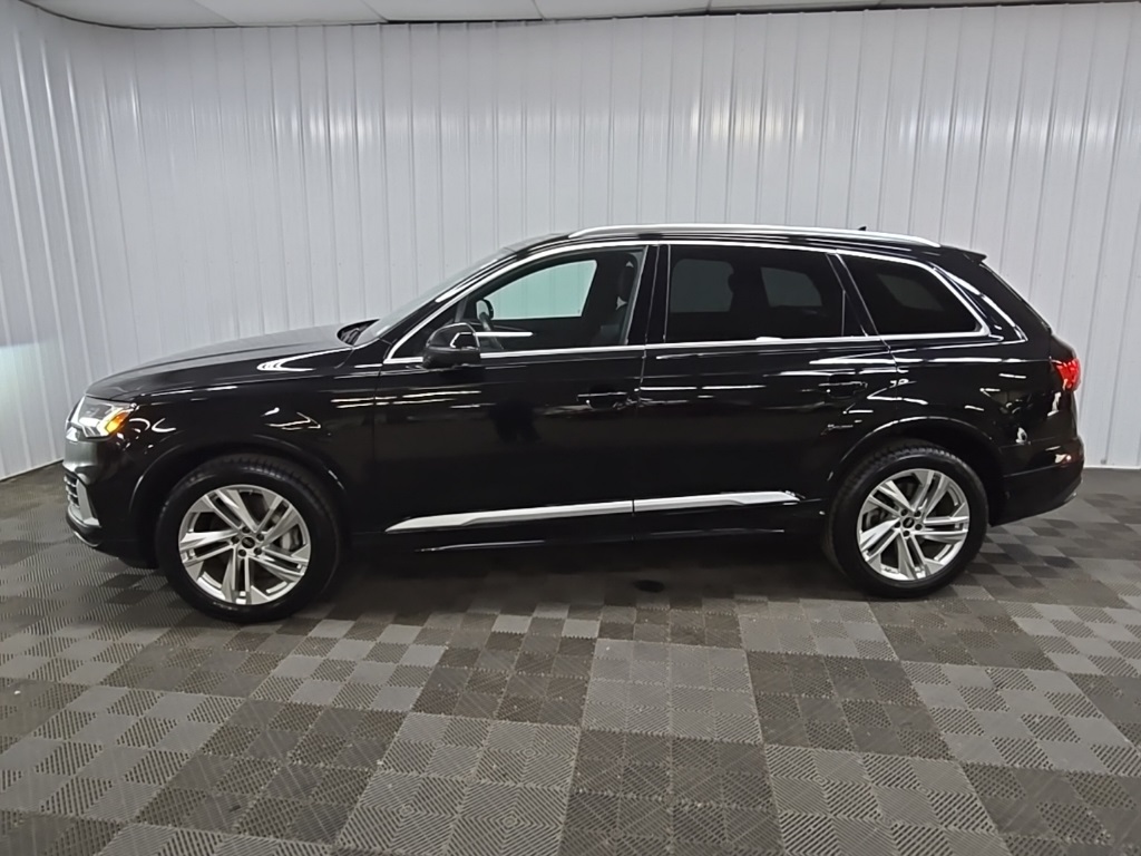 2023 Audi Q7 55 Premium Plus photo 5