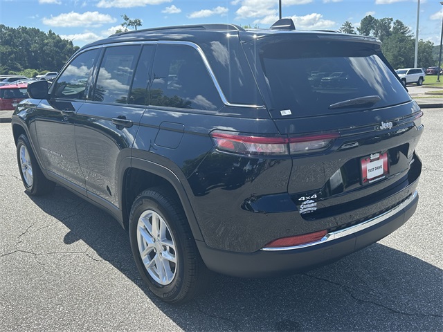 2025 Jeep Grand Cherokee Laredo X photo 3