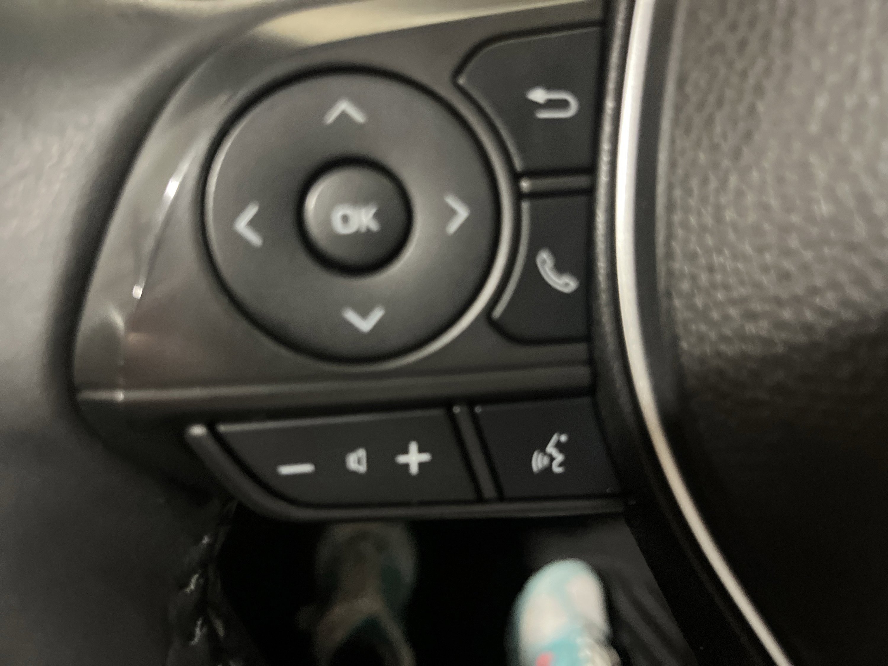 2022 Toyota Corolla Cross LE photo 15