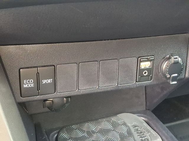 2015 Toyota RAV4 XLE photo 22