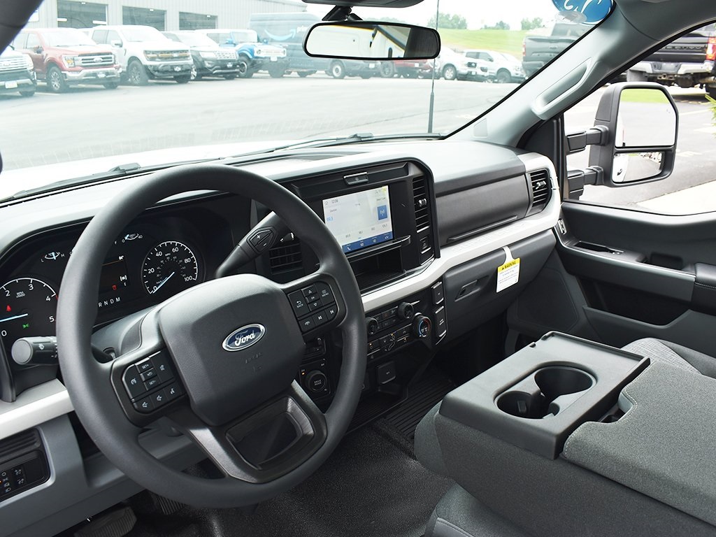 2025 Ford F-250 XLT photo 4