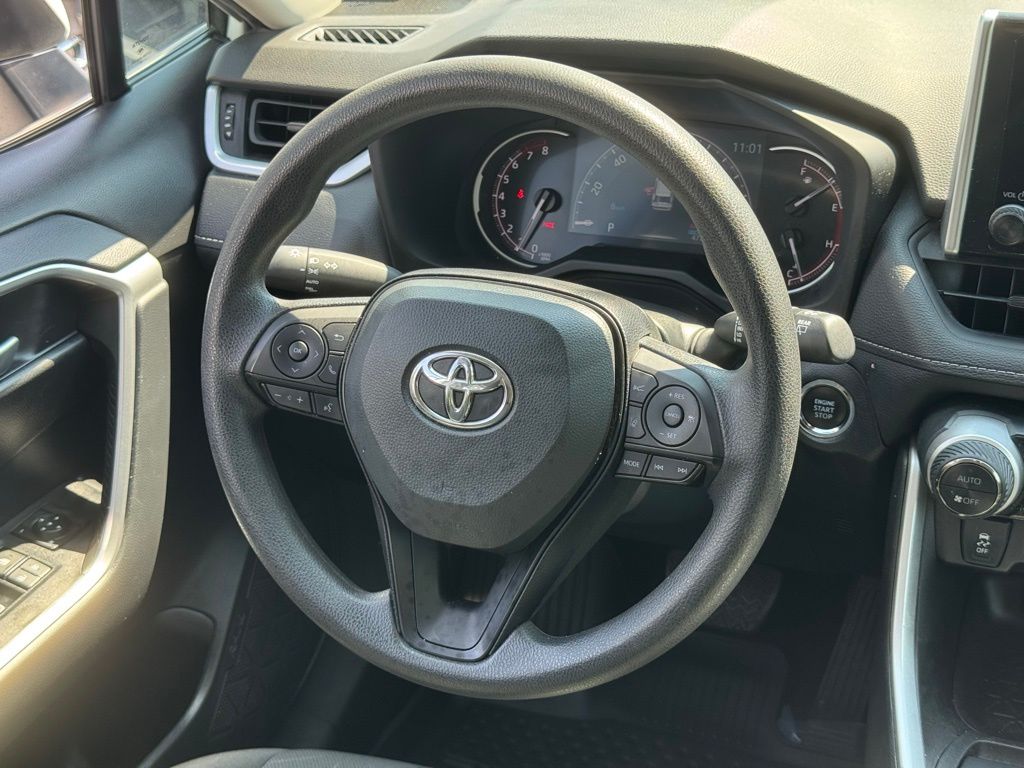 2023 Toyota RAV4 XLE photo 17