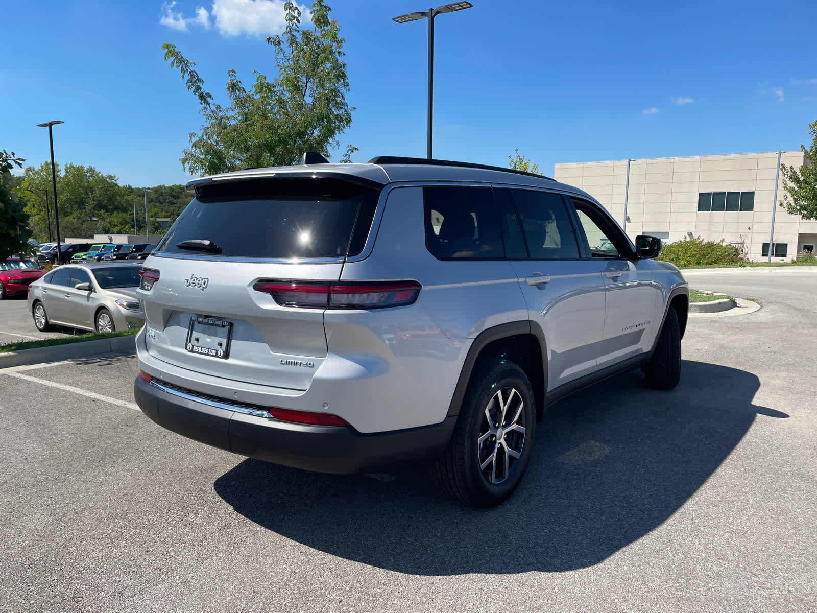 2025 Jeep Grand Cherokee Limited photo 8