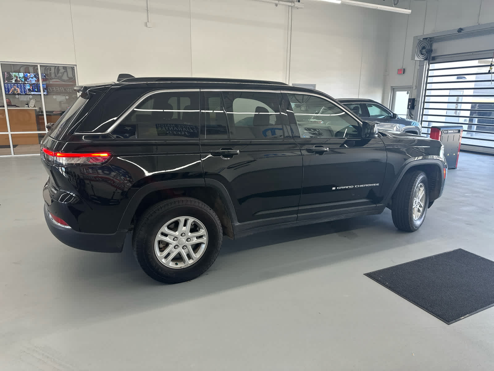 2024 Jeep Grand Cherokee Laredo photo 4