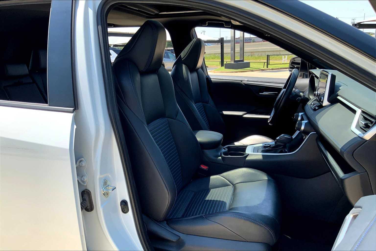 2019 Toyota RAV4 Hybrid XSE photo 8