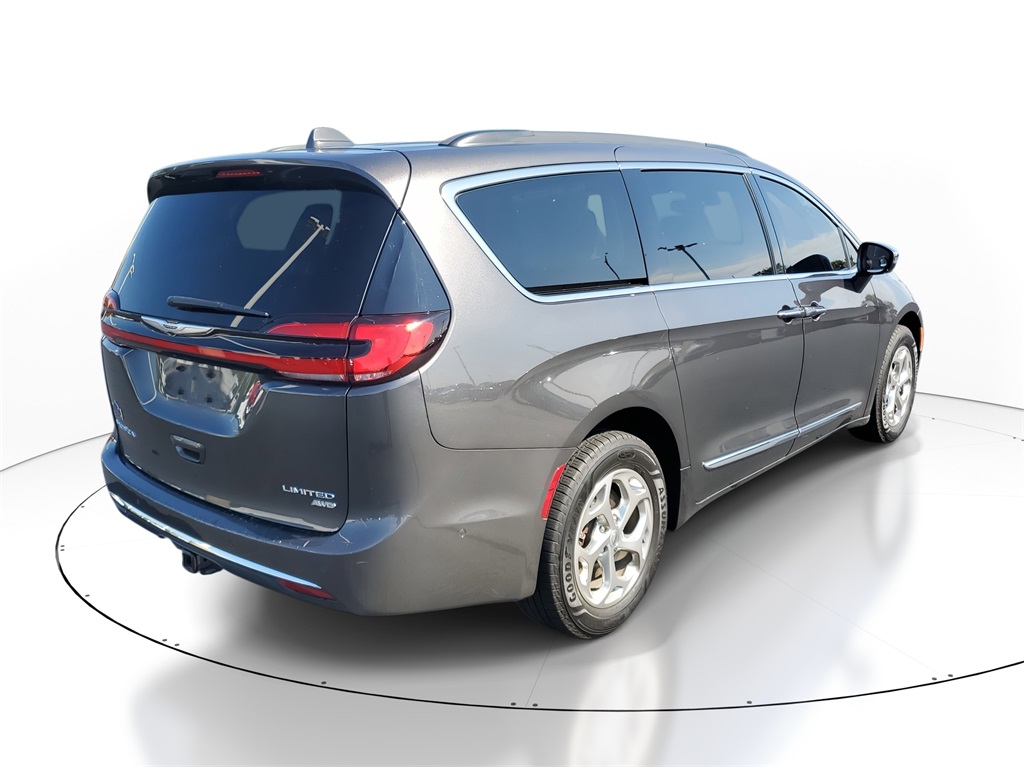 2022 Chrysler Pacifica Limited photo 3