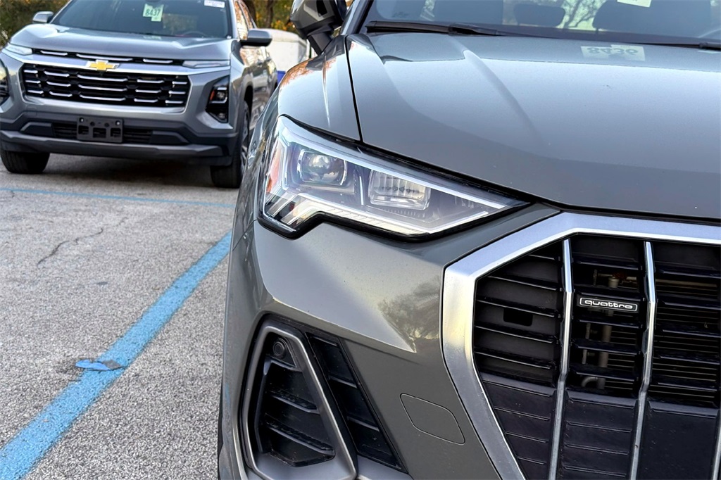 2022 Audi Q3 45 TFSI S line Premium photo 3