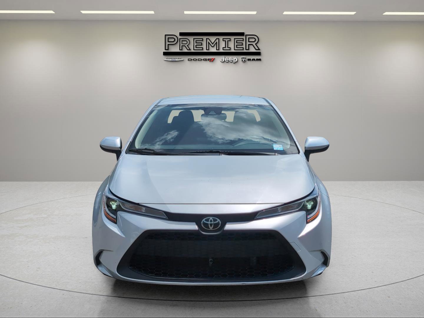 2022 Toyota Corolla LE photo 2